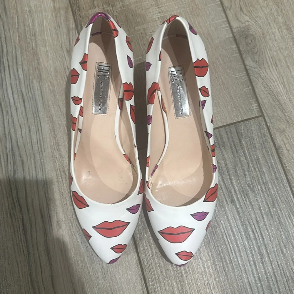 Lips 👄 Heels - Picture 2 of 6